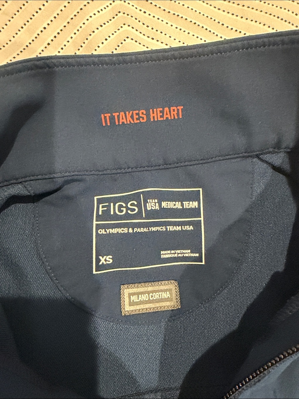 Figs USA medical team scrub set. Wide-Leg high rise pants and crop scrub top. - Picture 5 of 6